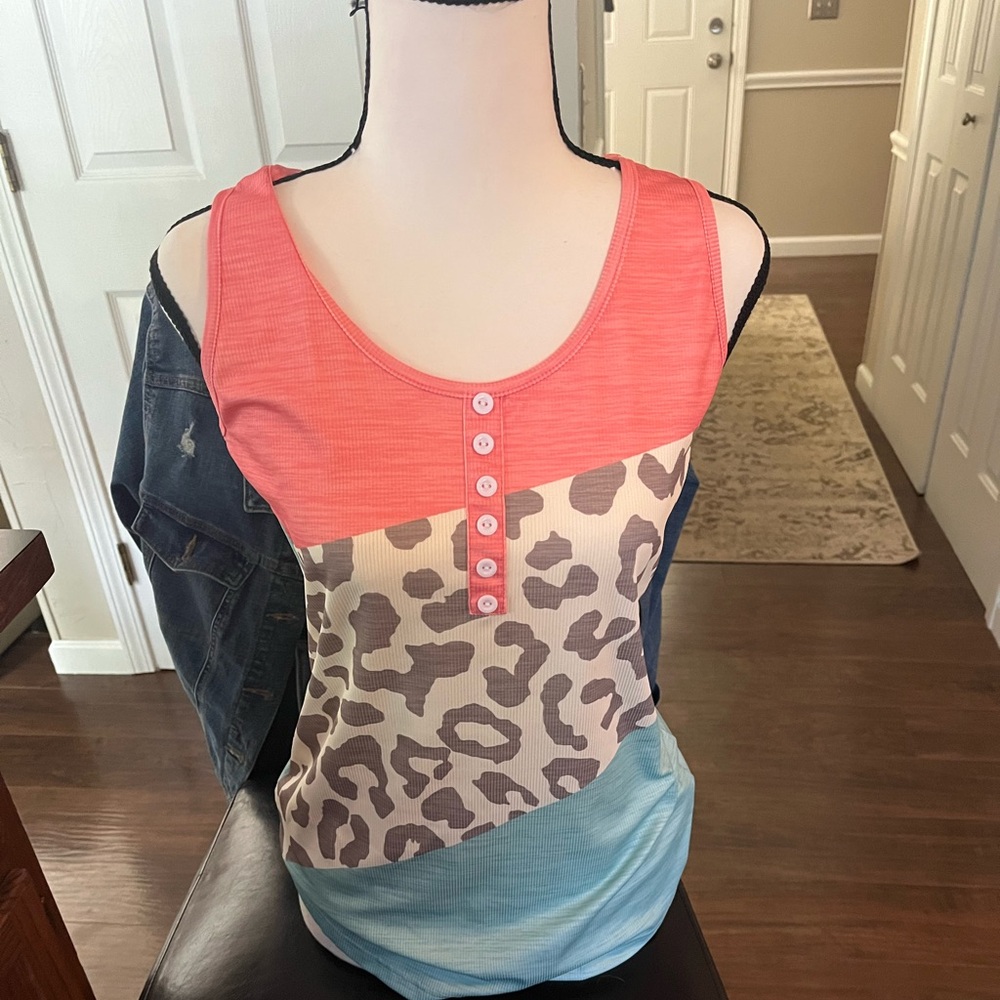 Animal‎ print tank